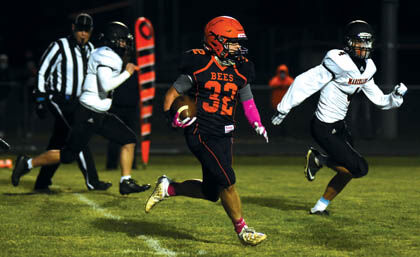 9 25 SPorts Bee FB 1 Necas runs.jpg